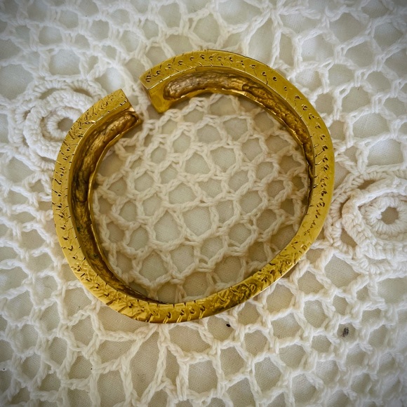 Rustic Gold Tone Bracelet with Romantic French Quote - Picture 4 of 12